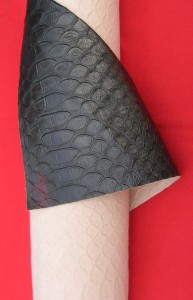 tkaniny syntetyczne - imitacja ŁUSKI /czarny